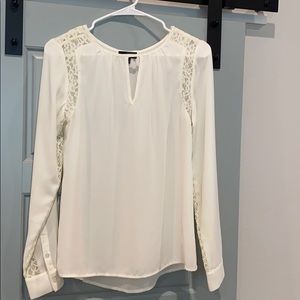 Cream blouse with lace details. XS